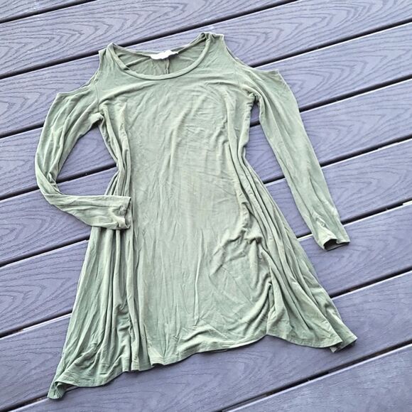 💙3 for $30💙 Vanity Room Cold Shoulder Cozy Tee - Picture 1 of 5